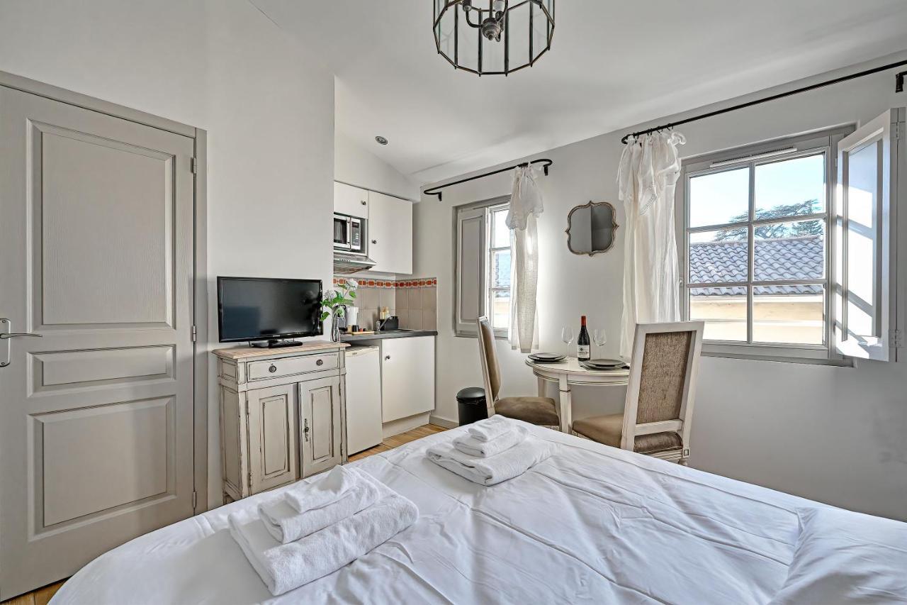 Au Coeur Des Papes, Dans Batisse De Charme Studios & Appartements En Coeur De Ville Avignon Buitenkant foto