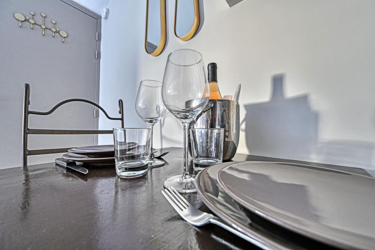 Au Coeur Des Papes, Dans Batisse De Charme Studios & Appartements En Coeur De Ville Avignon Buitenkant foto