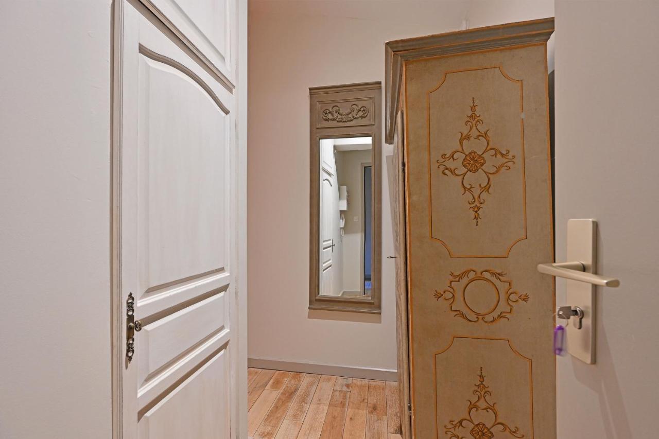 Au Coeur Des Papes, Dans Batisse De Charme Studios & Appartements En Coeur De Ville Avignon Buitenkant foto