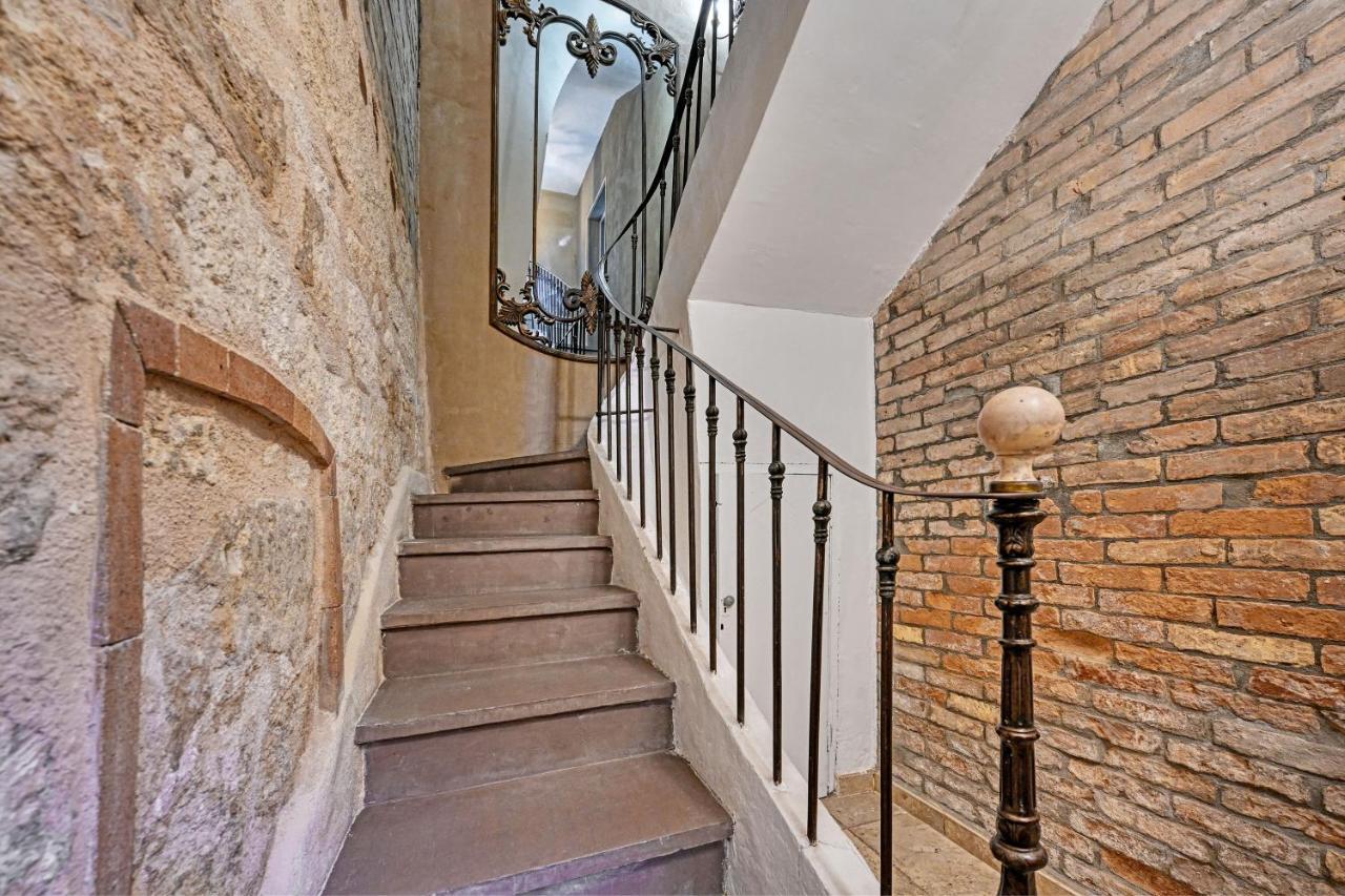 Au Coeur Des Papes, Dans Batisse De Charme Studios & Appartements En Coeur De Ville Avignon Buitenkant foto