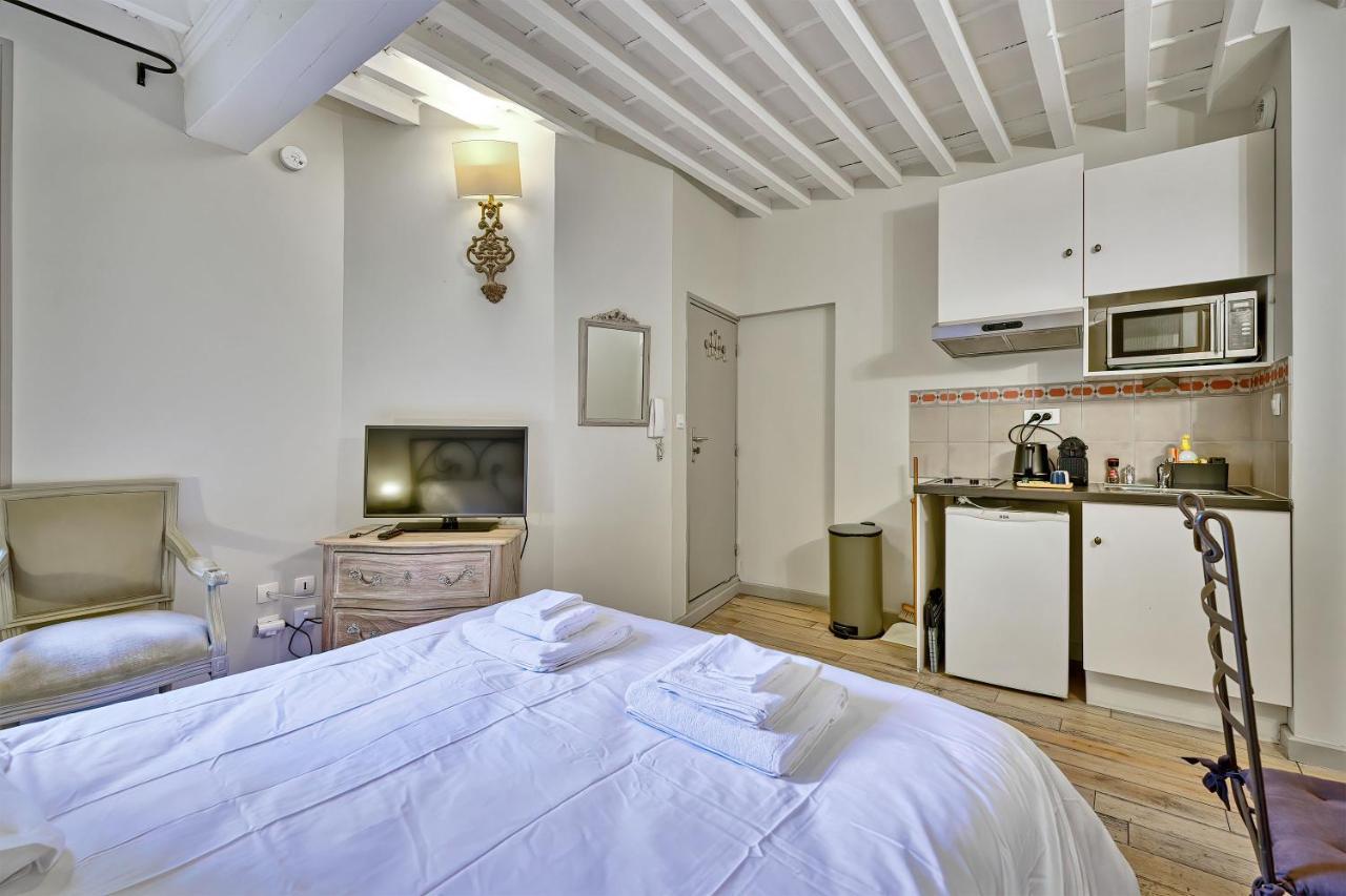 Au Coeur Des Papes, Dans Batisse De Charme Studios & Appartements En Coeur De Ville Avignon Buitenkant foto