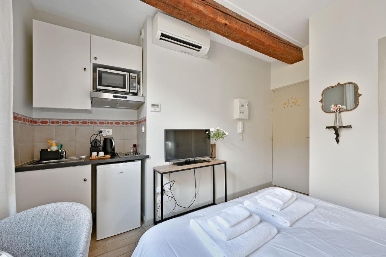 Au Coeur Des Papes, Dans Batisse De Charme Studios & Appartements En Coeur De Ville Avignon Buitenkant foto