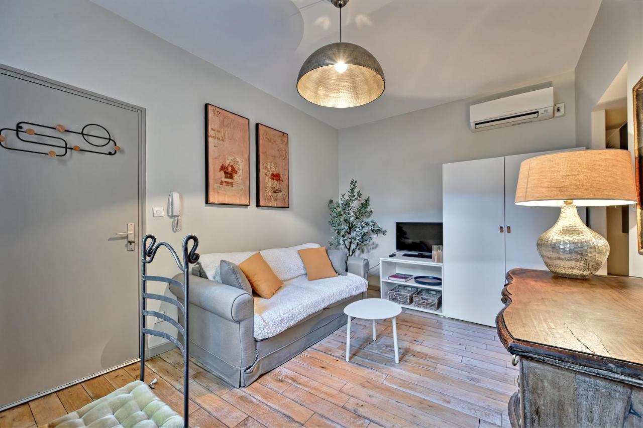 Au Coeur Des Papes, Dans Batisse De Charme Studios & Appartements En Coeur De Ville Avignon Buitenkant foto