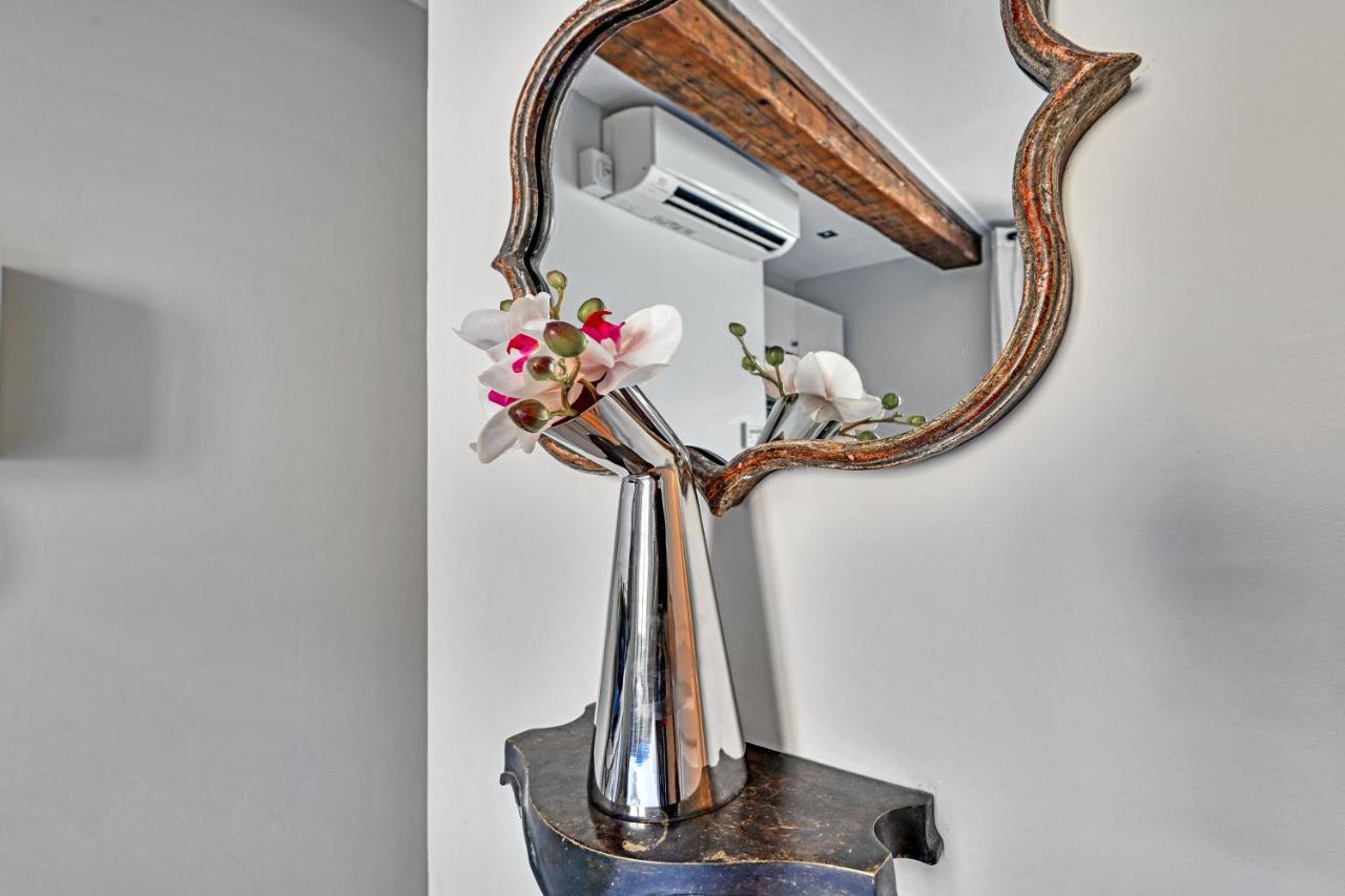 Au Coeur Des Papes, Dans Batisse De Charme Studios & Appartements En Coeur De Ville Avignon Buitenkant foto