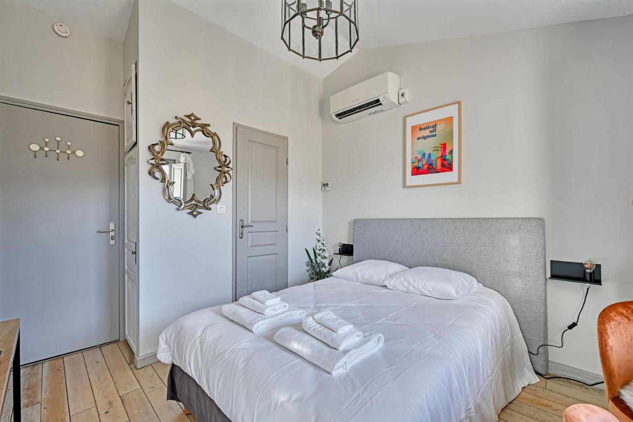 Au Coeur Des Papes, Dans Batisse De Charme Studios & Appartements En Coeur De Ville Avignon Buitenkant foto
