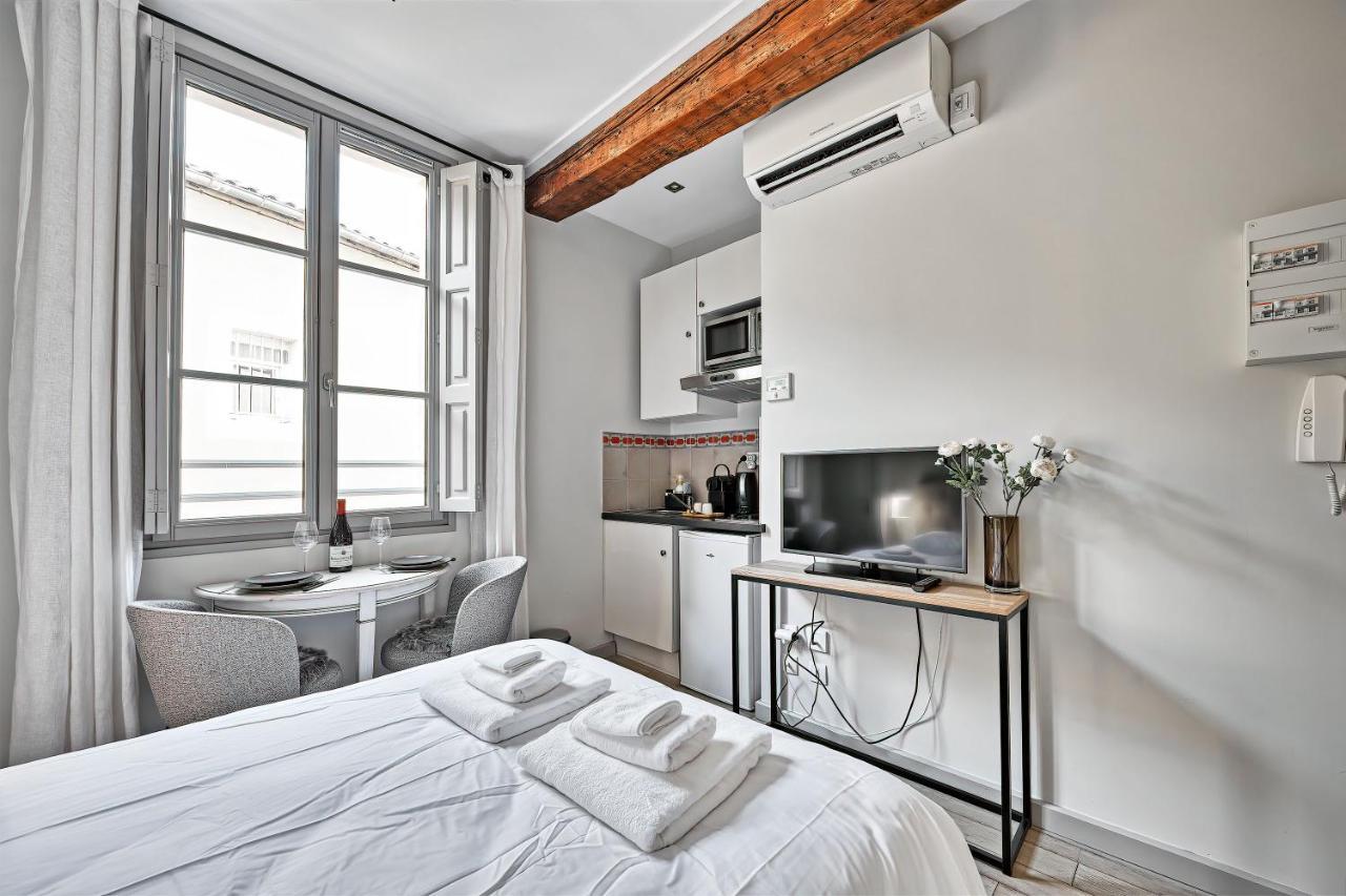 Au Coeur Des Papes, Dans Batisse De Charme Studios & Appartements En Coeur De Ville Avignon Buitenkant foto