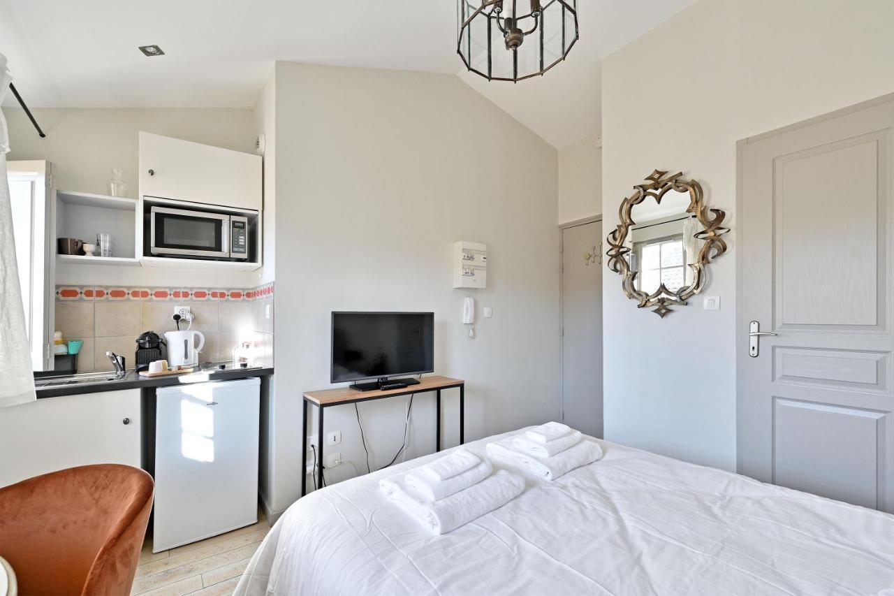 Au Coeur Des Papes, Dans Batisse De Charme Studios & Appartements En Coeur De Ville Avignon Buitenkant foto