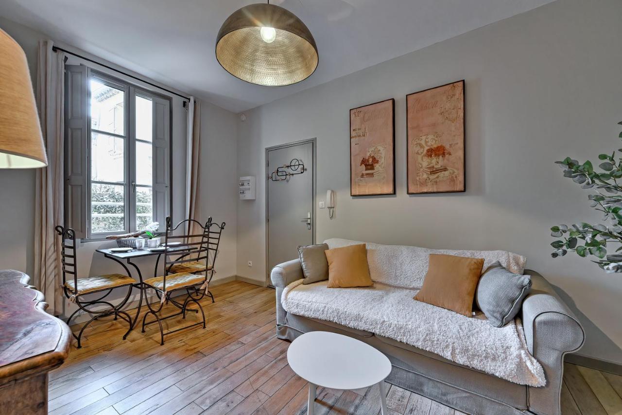 Au Coeur Des Papes, Dans Batisse De Charme Studios & Appartements En Coeur De Ville Avignon Buitenkant foto