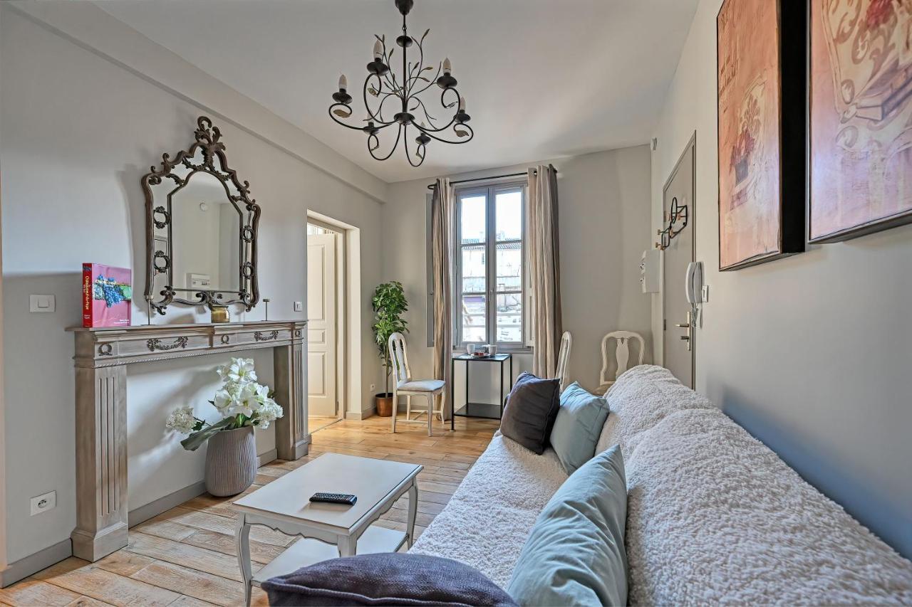 Au Coeur Des Papes, Dans Batisse De Charme Studios & Appartements En Coeur De Ville Avignon Buitenkant foto