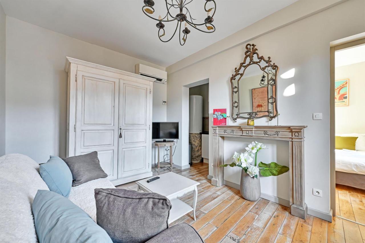 Au Coeur Des Papes, Dans Batisse De Charme Studios & Appartements En Coeur De Ville Avignon Buitenkant foto