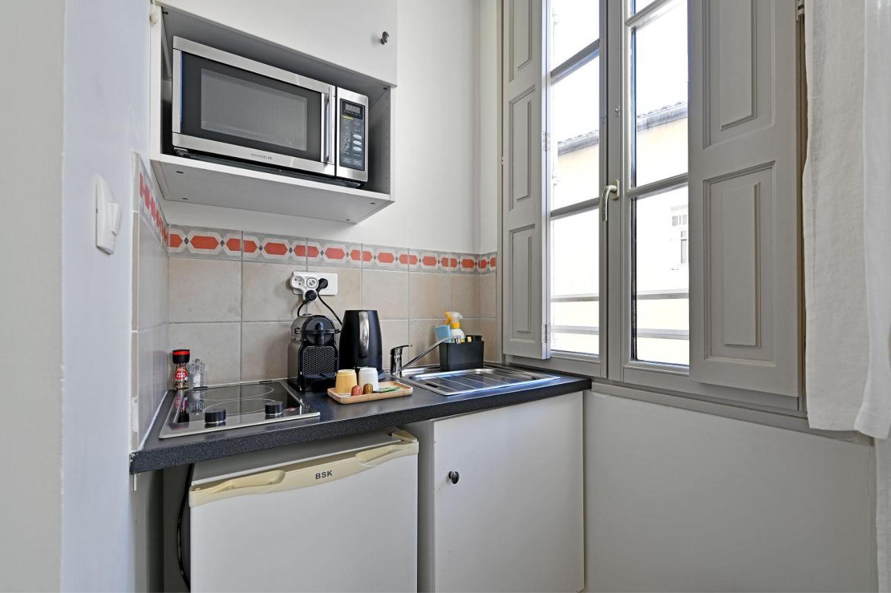 Au Coeur Des Papes, Dans Batisse De Charme Studios & Appartements En Coeur De Ville Avignon Buitenkant foto