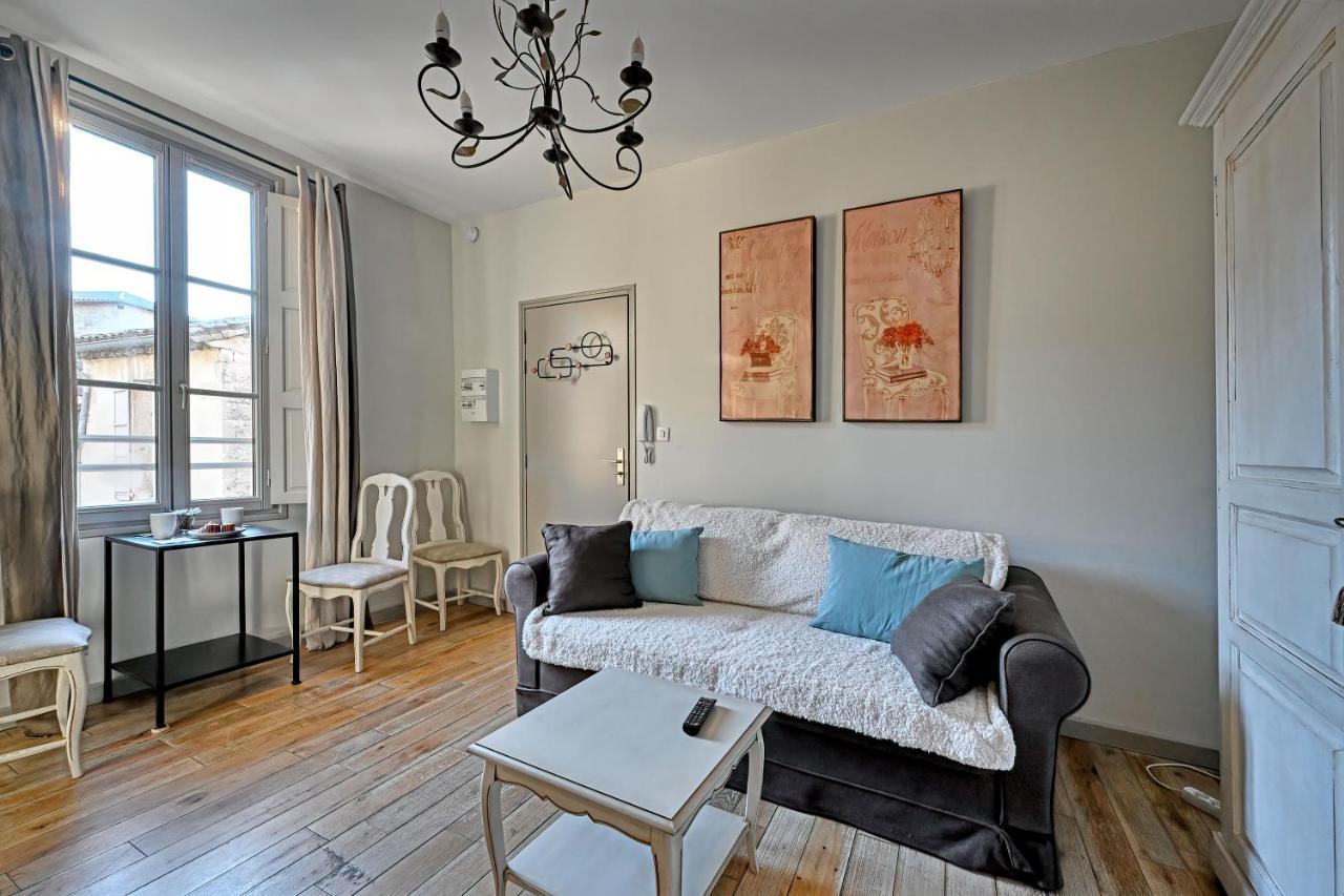 Au Coeur Des Papes, Dans Batisse De Charme Studios & Appartements En Coeur De Ville Avignon Buitenkant foto