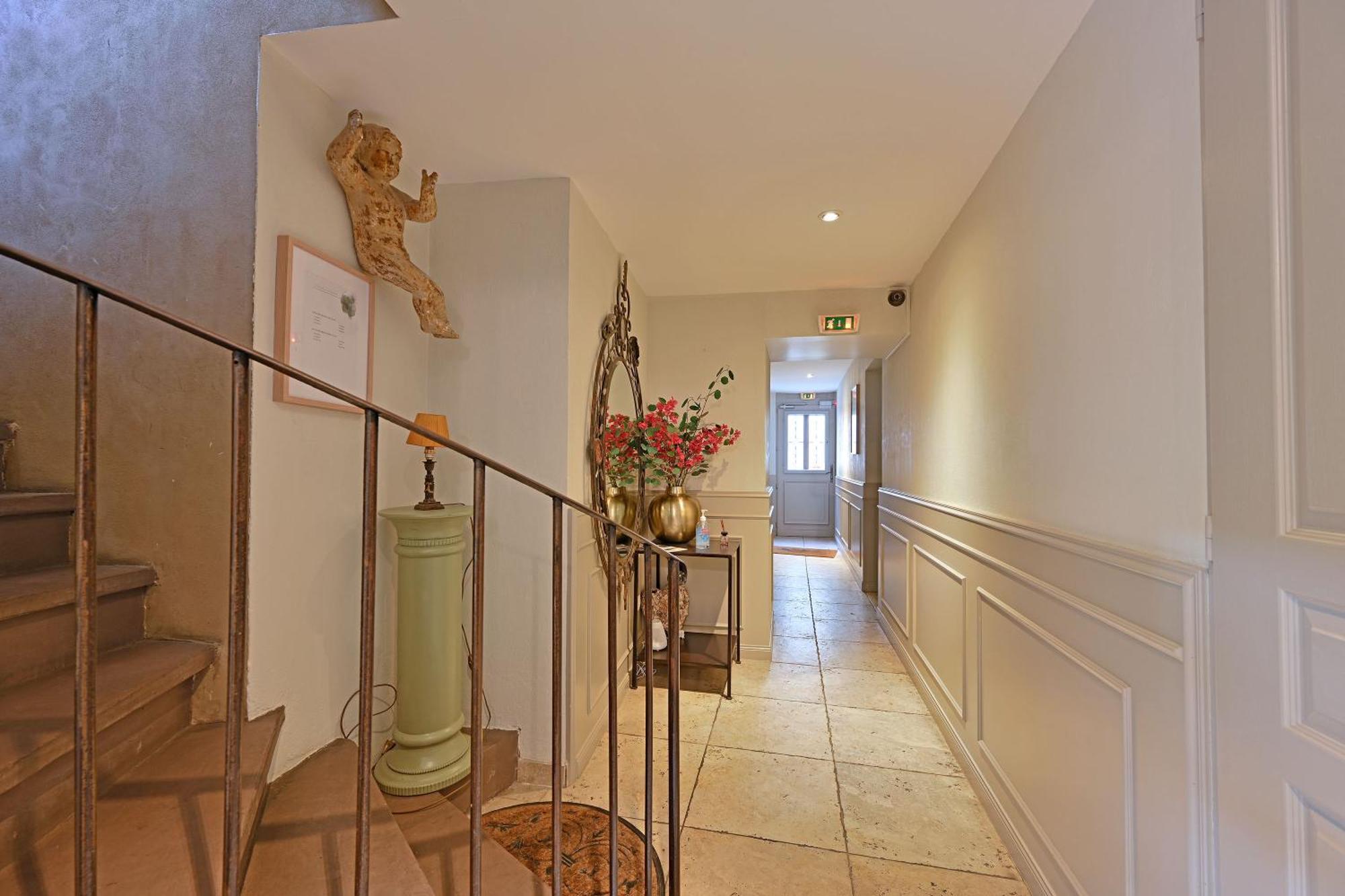 Au Coeur Des Papes, Dans Batisse De Charme Studios & Appartements En Coeur De Ville Avignon Buitenkant foto