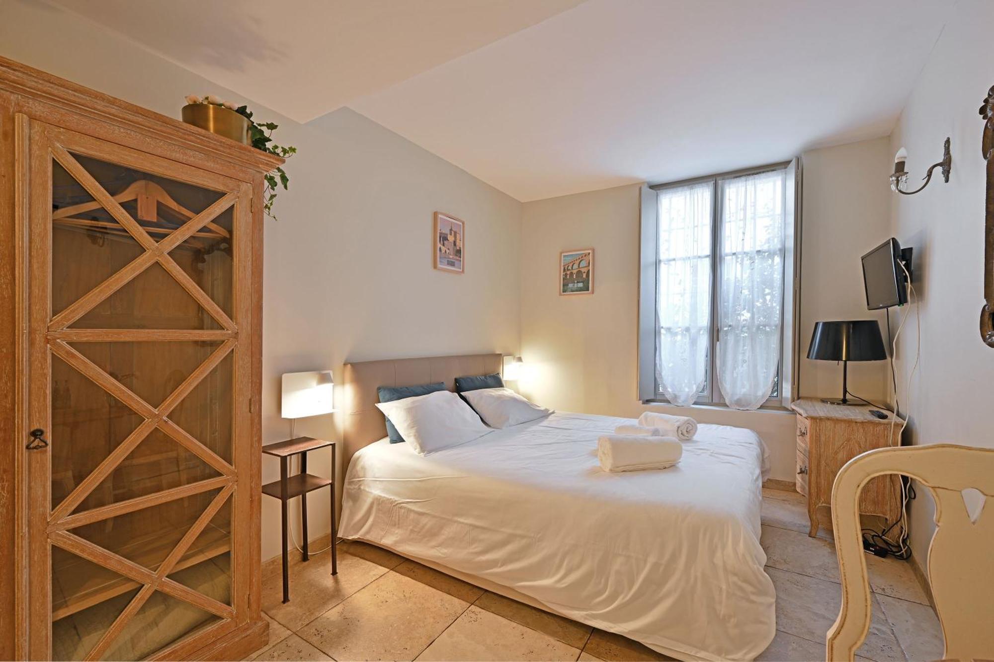 Au Coeur Des Papes, Dans Batisse De Charme Studios & Appartements En Coeur De Ville Avignon Buitenkant foto