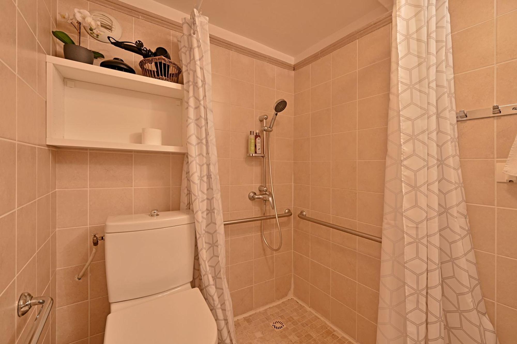 Au Coeur Des Papes, Dans Batisse De Charme Studios & Appartements En Coeur De Ville Avignon Buitenkant foto