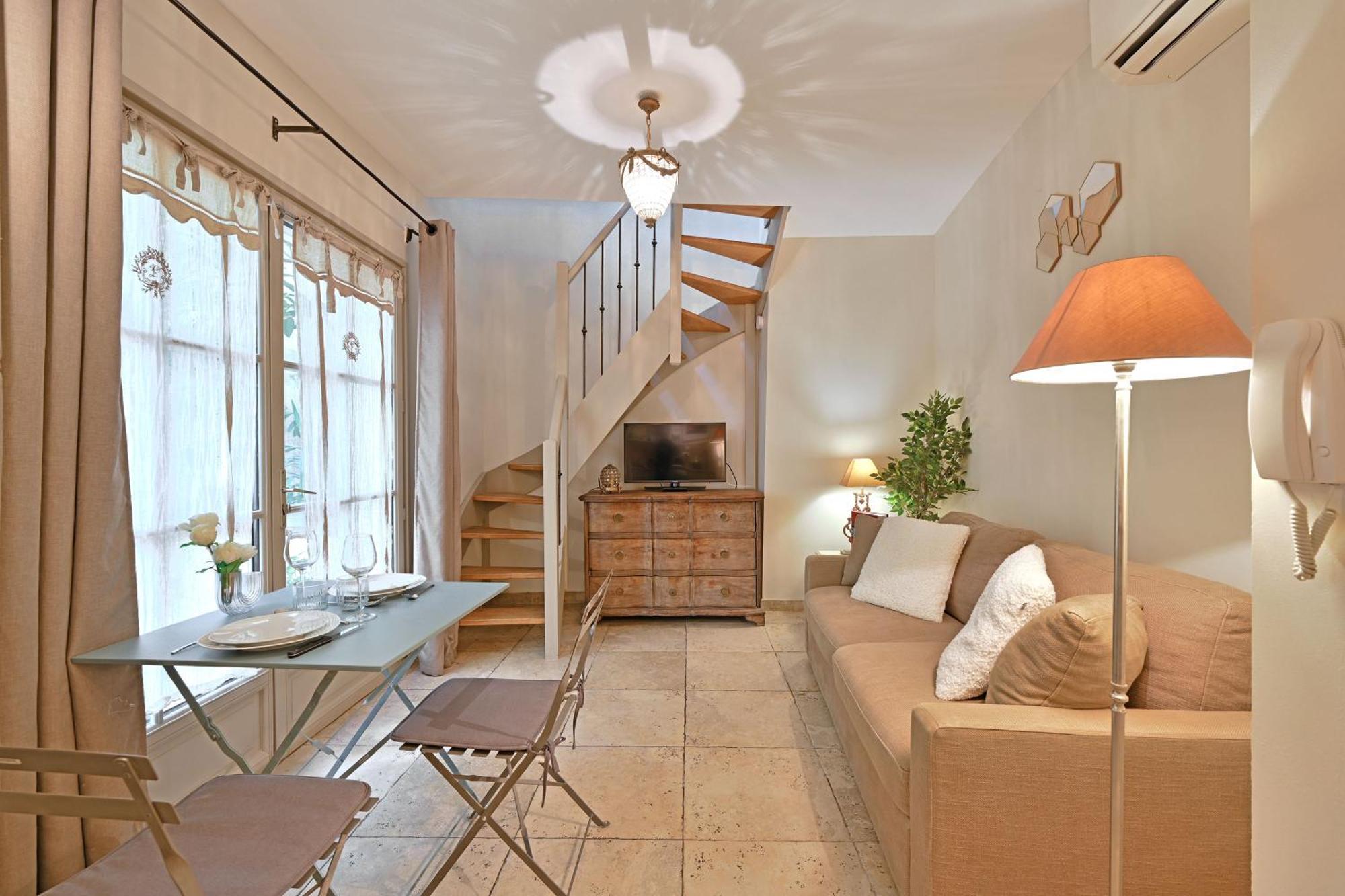 Au Coeur Des Papes, Dans Batisse De Charme Studios & Appartements En Coeur De Ville Avignon Buitenkant foto