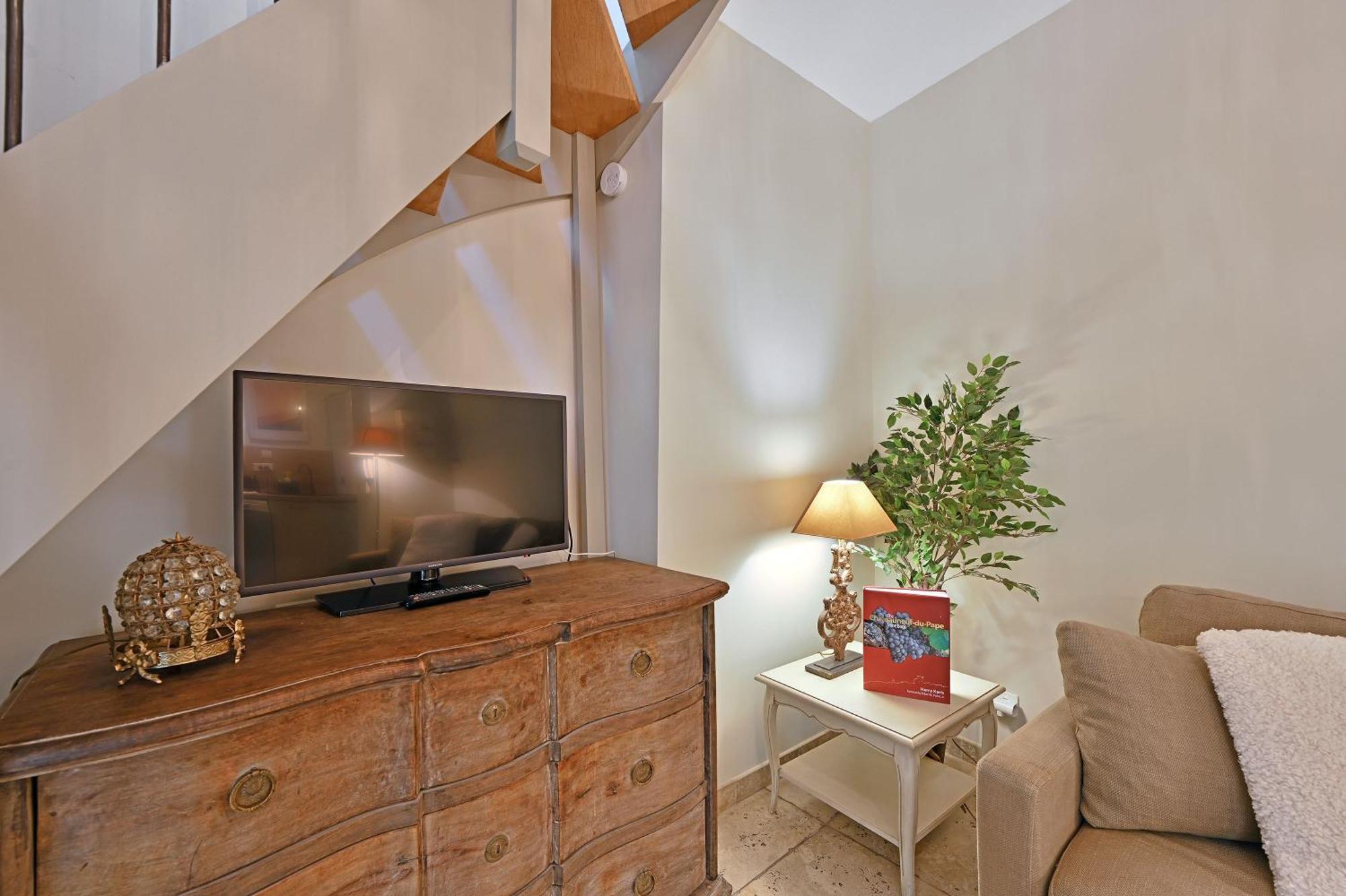 Au Coeur Des Papes, Dans Batisse De Charme Studios & Appartements En Coeur De Ville Avignon Buitenkant foto