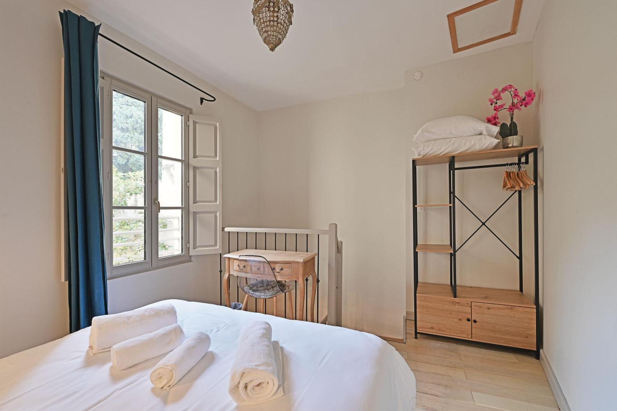 Au Coeur Des Papes, Dans Batisse De Charme Studios & Appartements En Coeur De Ville Avignon Buitenkant foto